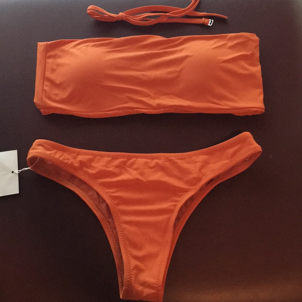 Tube top w/ removable strap. Brazilian bottoms